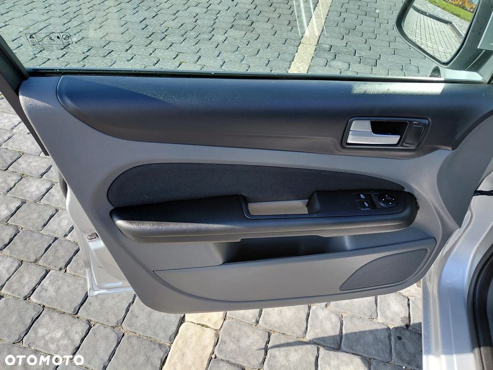 Ford Focus 1.8 FF Ambiente - 15