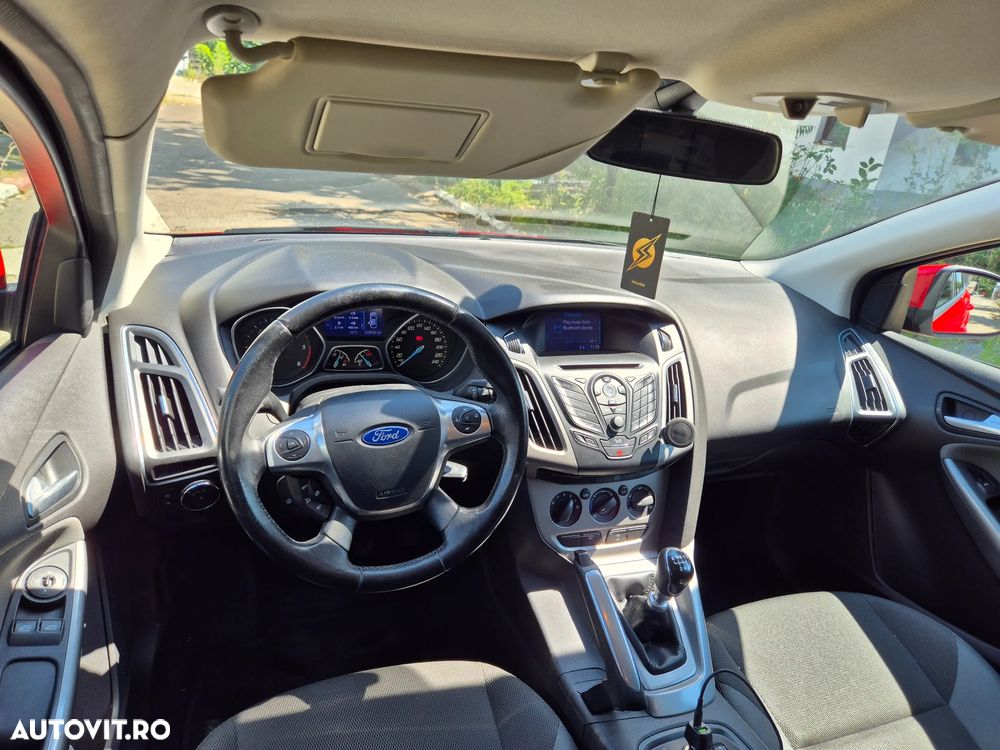 Ford Focus 1.6 TDCi DPF SYNC Edition - 16