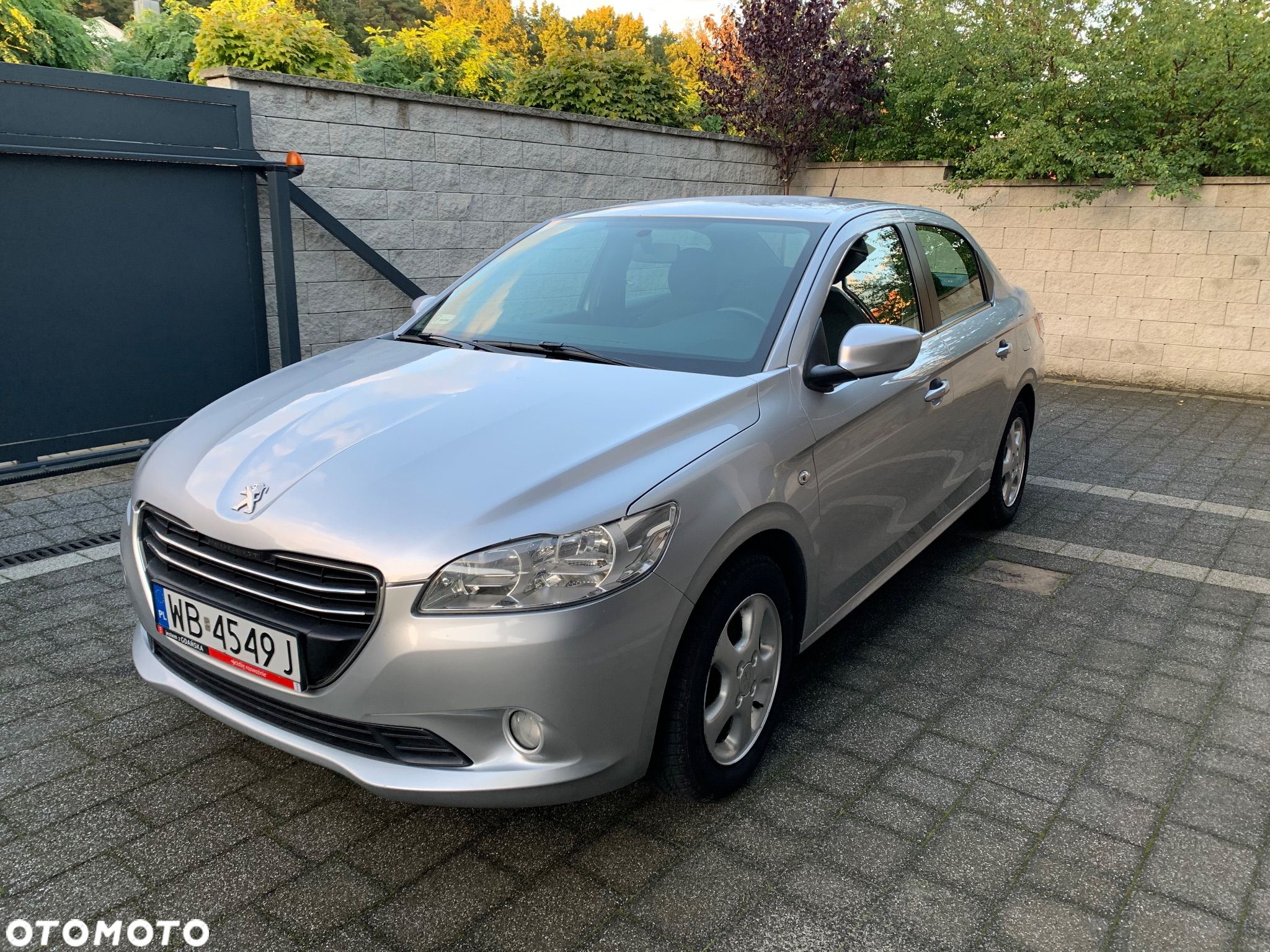 Peugeot 301 1.6 VTi Allure - 1
