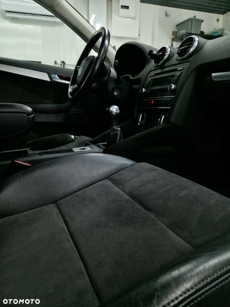 Audi A3 Sportback 1.6 TDI DPF Ambiente - 14