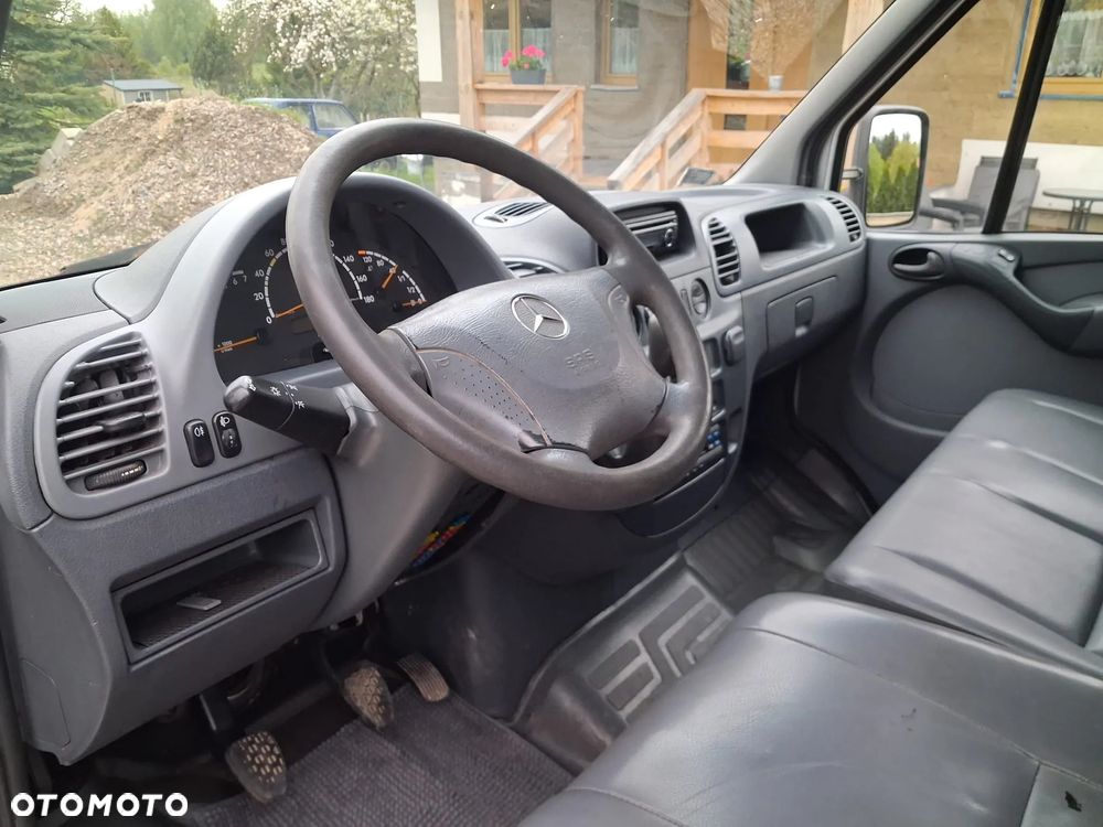 Mercedes-Benz Sprinter - 11