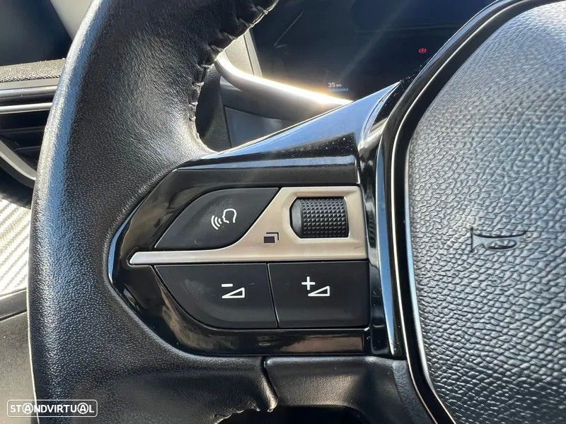 Peugeot 2008 1.2 PureTech Allure - 24