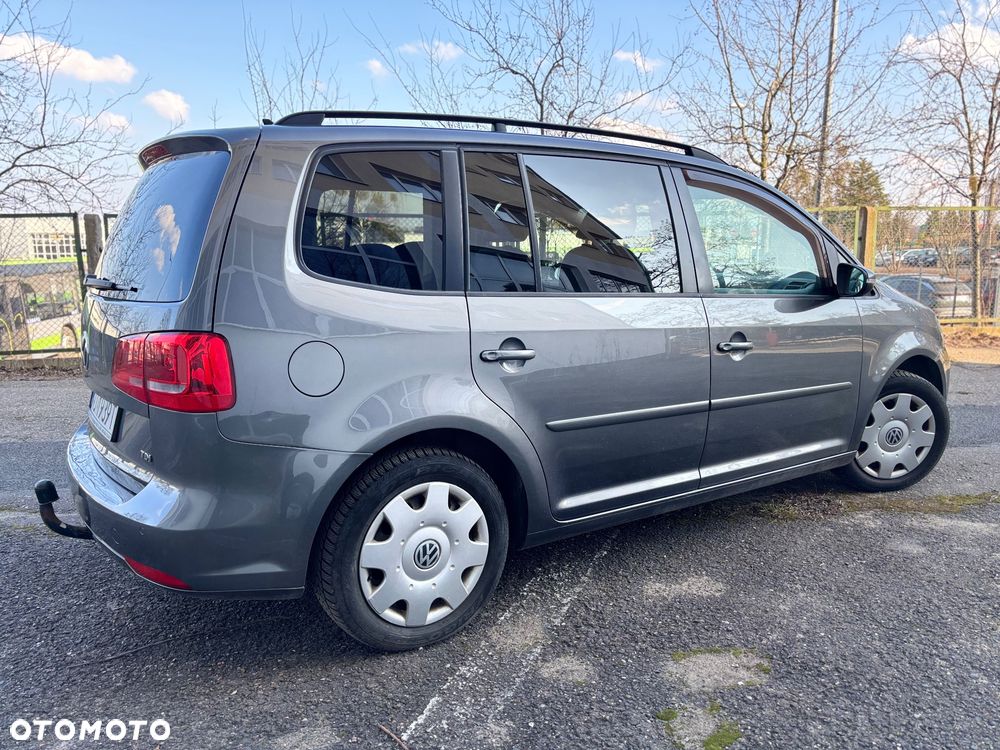 Volkswagen Touran - 12