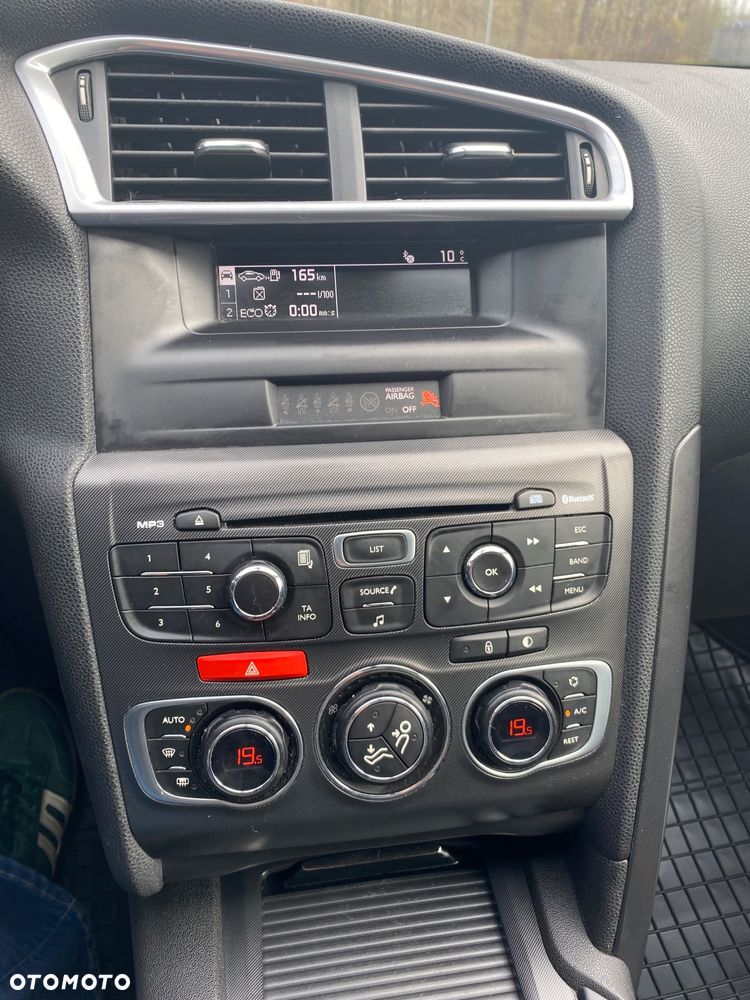 Citroën DS4 1.6 e-HDi SoChic MCP - 26