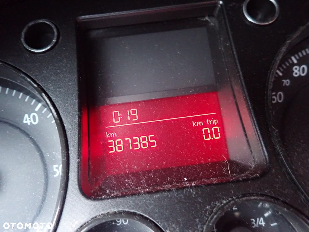 CZĘŚCI - Vw Passat B6 1,9 TDI 105KM BLS KOMBI 5B HNV lakier LA7T 2006r. INDEX - 9790 - 16