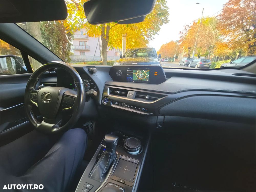 Lexus UX - 12