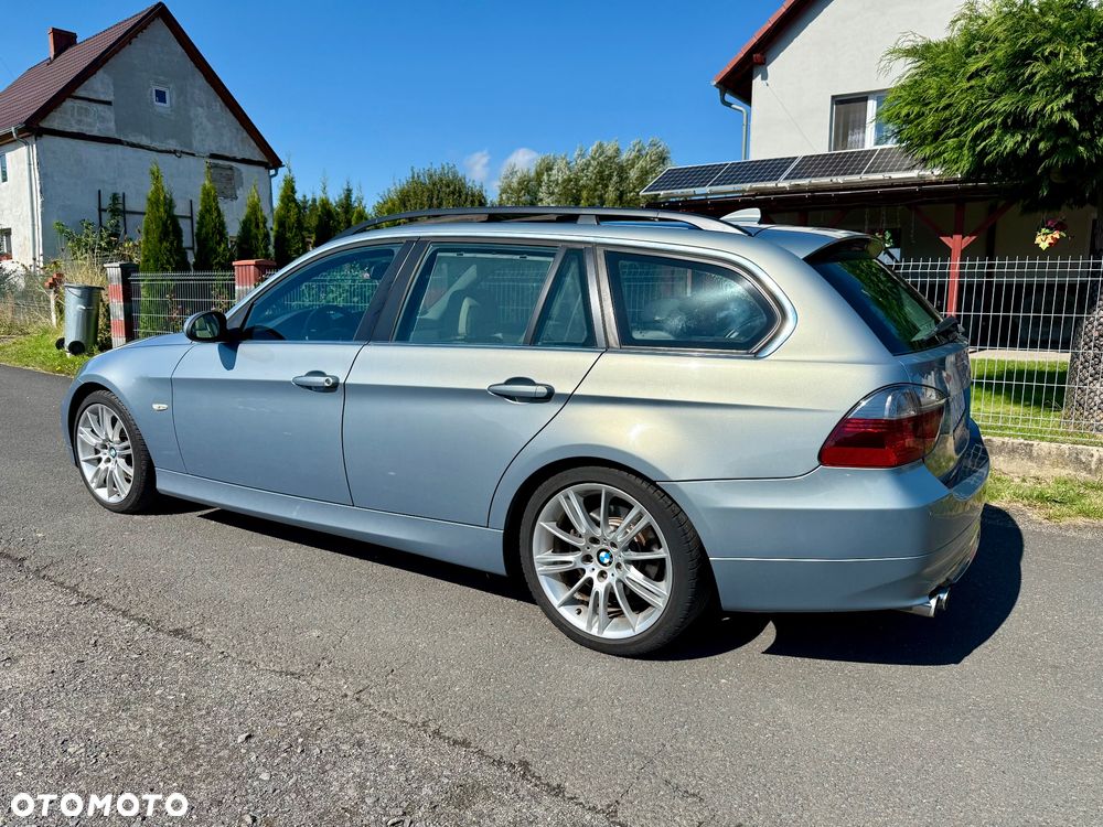 BMW Seria 3 325i Touring - 9