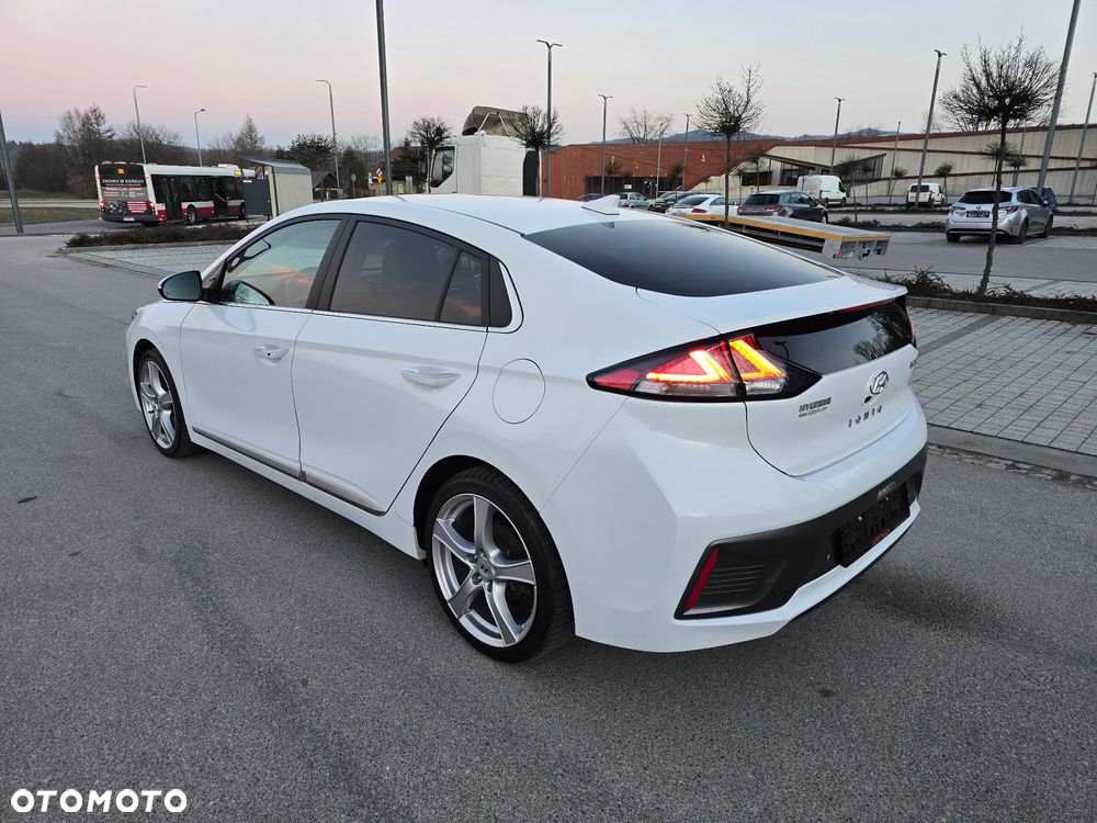 Hyundai IONIQ Hybrid Premium - 28