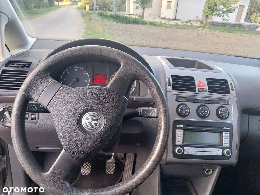 Volkswagen Touran - 3