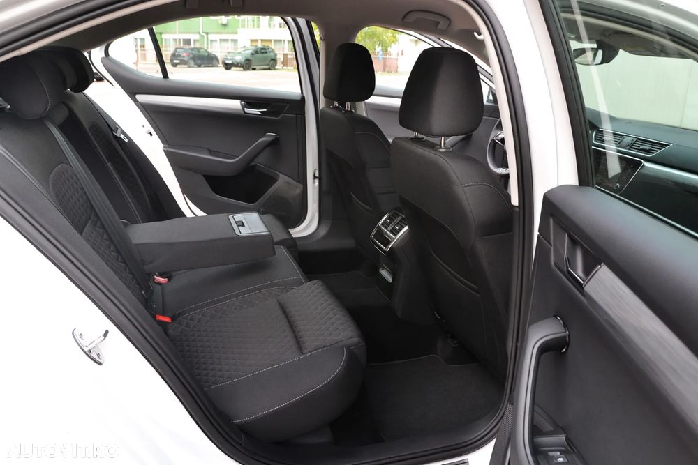 Skoda Superb 2.0 TDI Premium Edition - 14