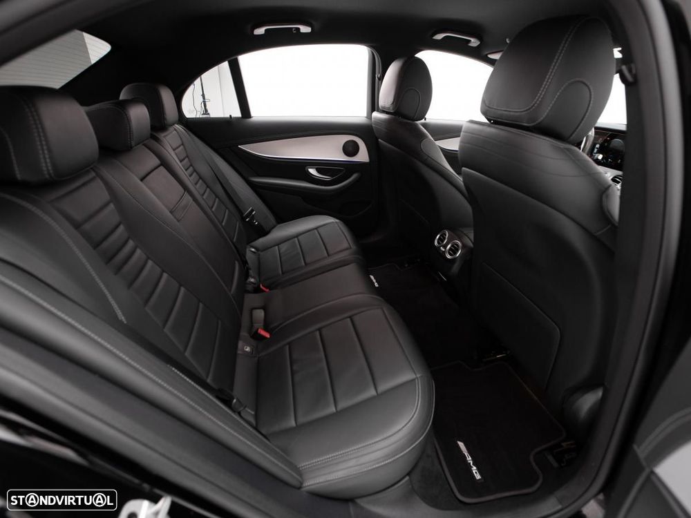Mercedes-Benz E 300 de 4Matic 9G-TRONIC AMG Line - 12