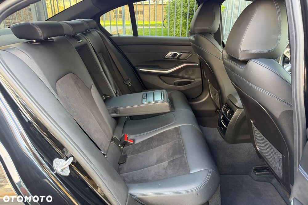 BMW Seria 3 320d M Sport - 16
