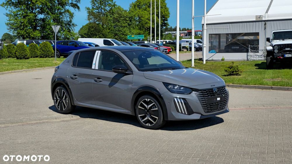 Peugeot 208 - 8