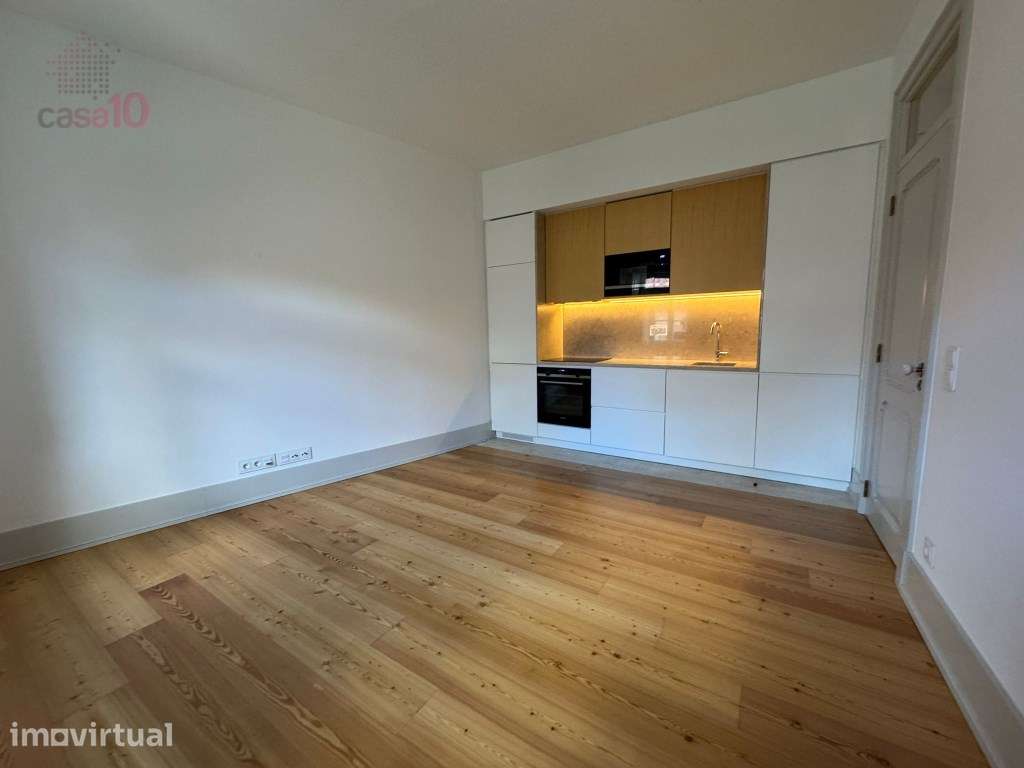 Apartamento T2 recuperado para venda em Alfama, Lisboa - Grande imagem: 4/17