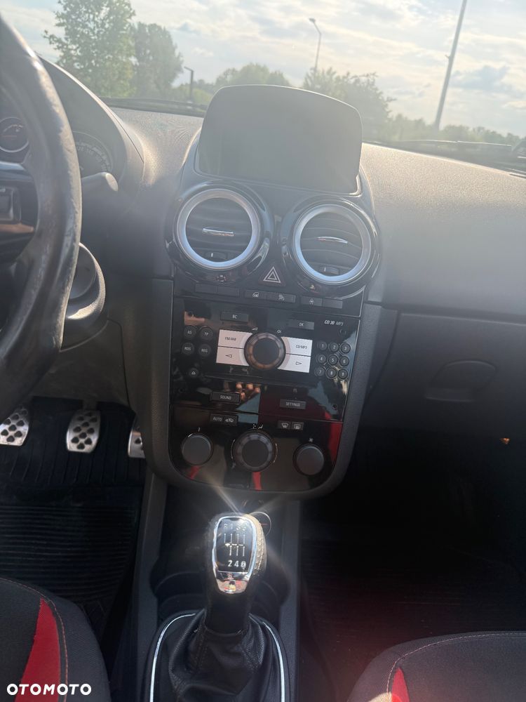 Opel Corsa 1.6T GSI - 9