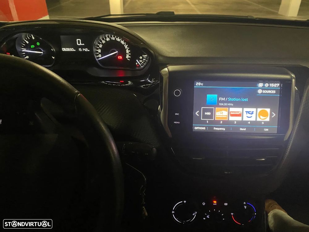Peugeot 208 1.2 PureTech Signature - 9