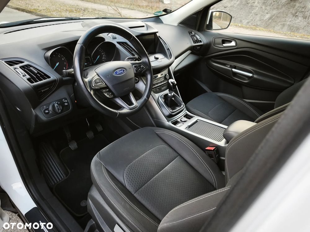 Ford Kuga 1.5 EcoBoost 2x4 Titanium - 16