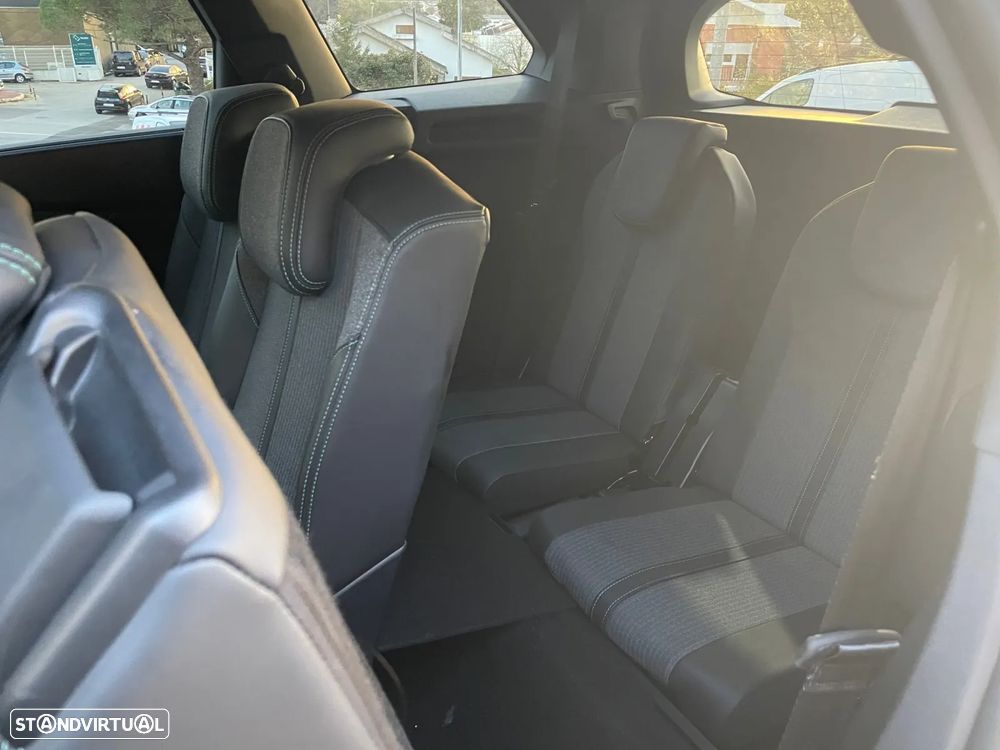 Peugeot 5008 1.2 PureTech Allure Pack EAT8 - 17