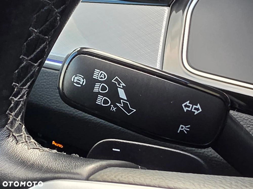 Volkswagen Passat Variant 2.0 TDI SCR DSG Conceptline - 35