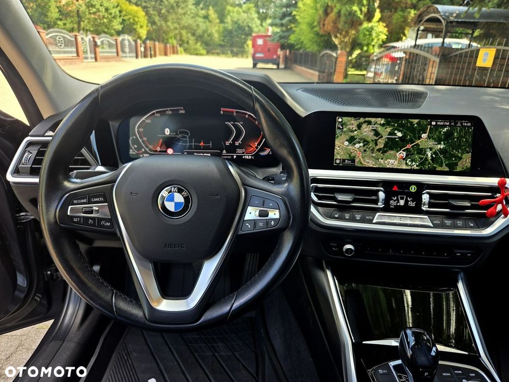 BMW Seria 3 320d xDrive - 14