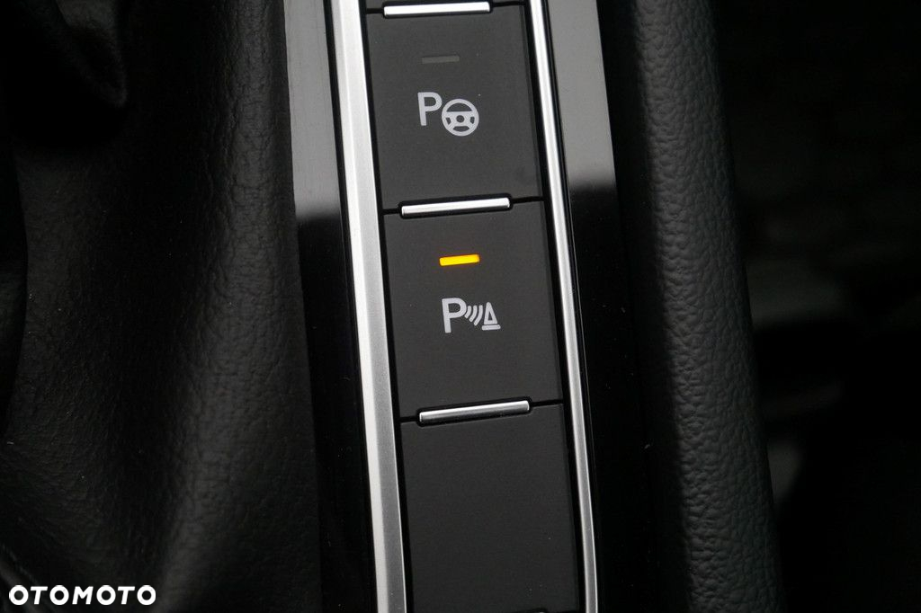 Volkswagen Passat 2.0 TDI Elegance DSG - 20
