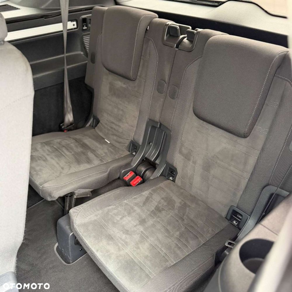 Volkswagen Touran - 19
