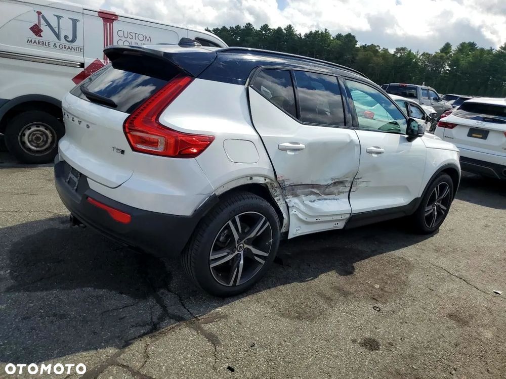 Volvo XC 40 T5 AWD R-Design - 4