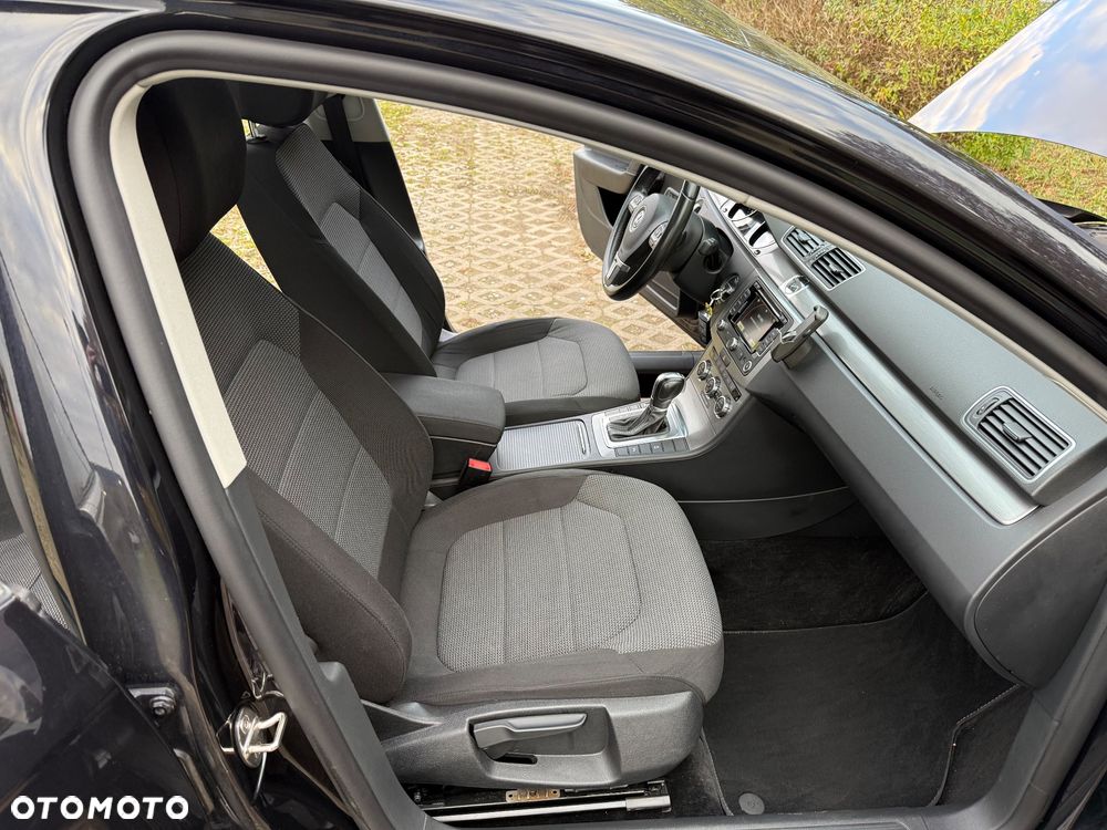 Volkswagen Passat Variant 2.0 Blue TDI DSG SCR Comfortline - 11