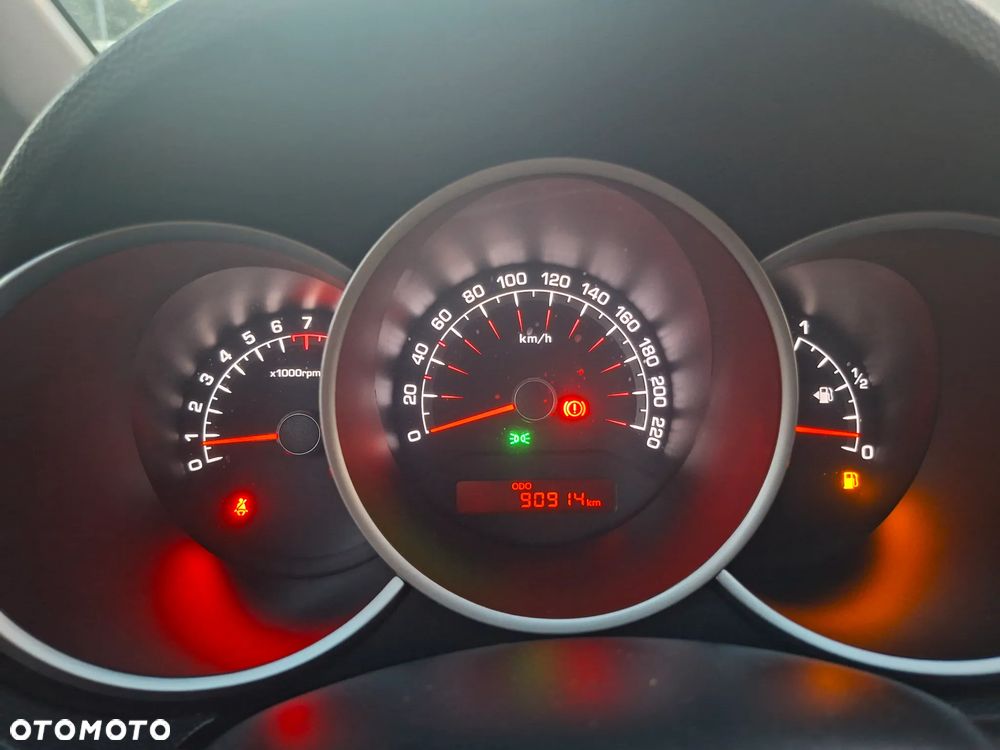 Kia Venga - 14