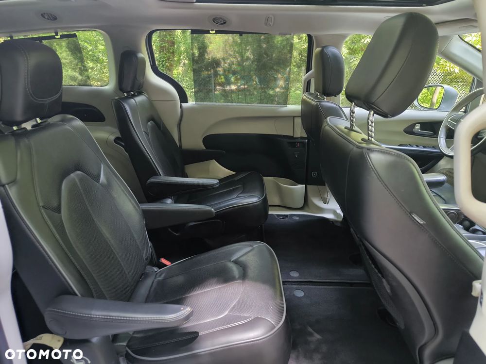 Chrysler Pacifica - 11