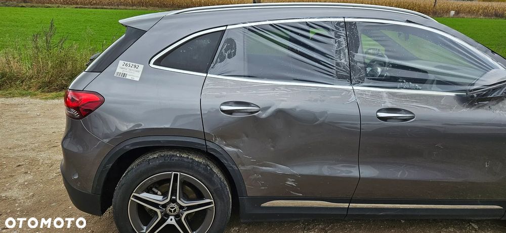 Mercedes-Benz GLA - 11