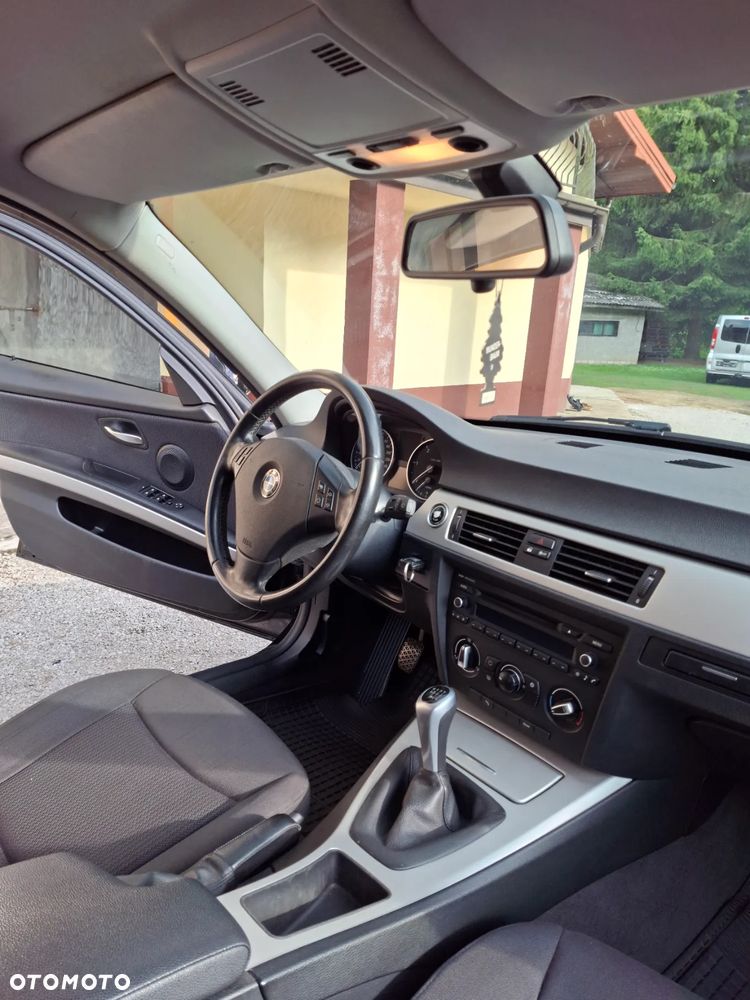 BMW Seria 3 318d - 5