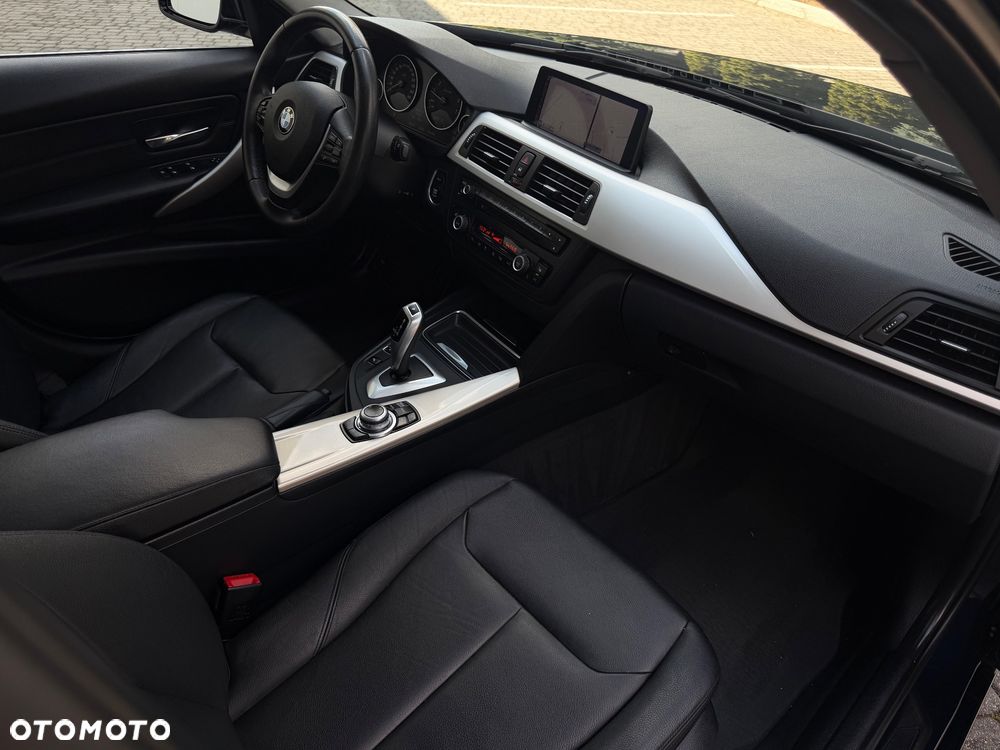 BMW Seria 3 320i Sport-Aut Sport Line - 24