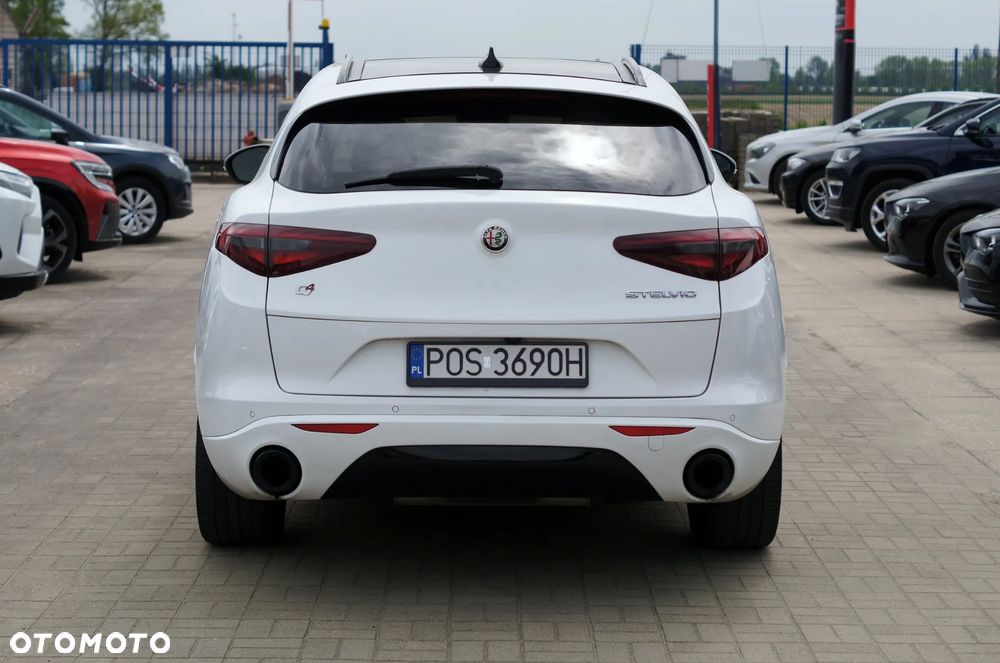 Alfa Romeo Stelvio 2.0 Turbo 16V AT8-Q4 Ti - 6