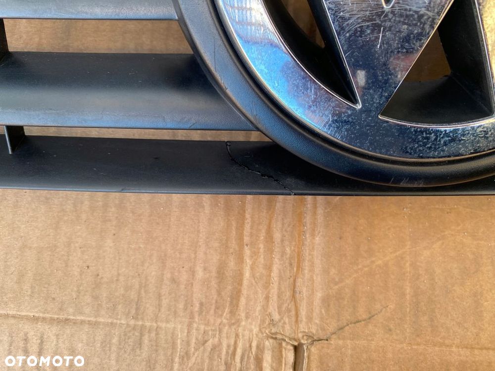 VW T5 CARAVELLE MULTIVAN 03- ATRAPA GRILL ORYGINAŁ ZNACZEK CHROM 7H0807101 - 6