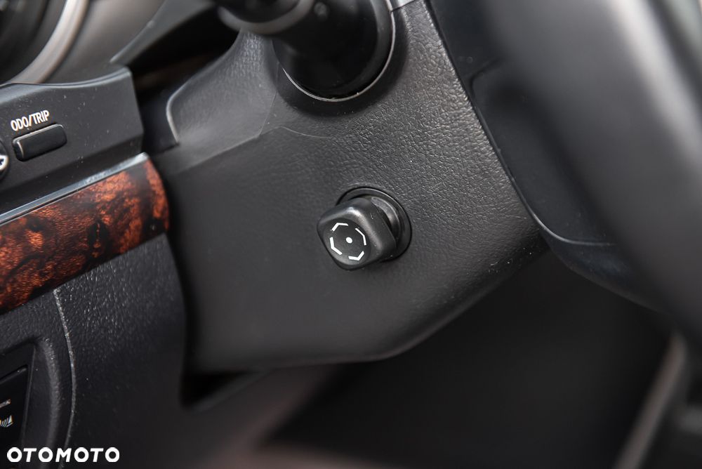 Toyota Land Cruiser - 22