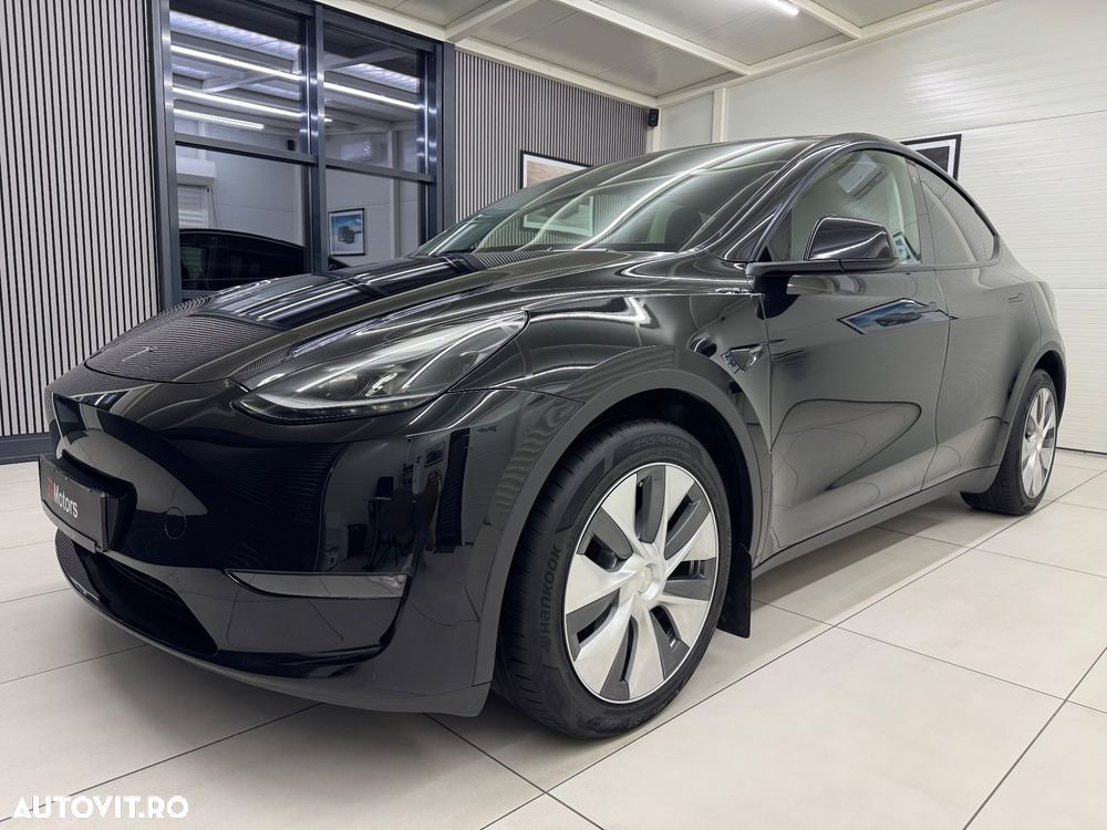 Tesla Model Y Long Range Dual Motor AWD - 2