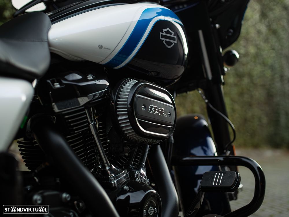 Harley-Davidson FLHXS STREET GLIDE® SPECIAL ARCTIC BLAST™ - 14