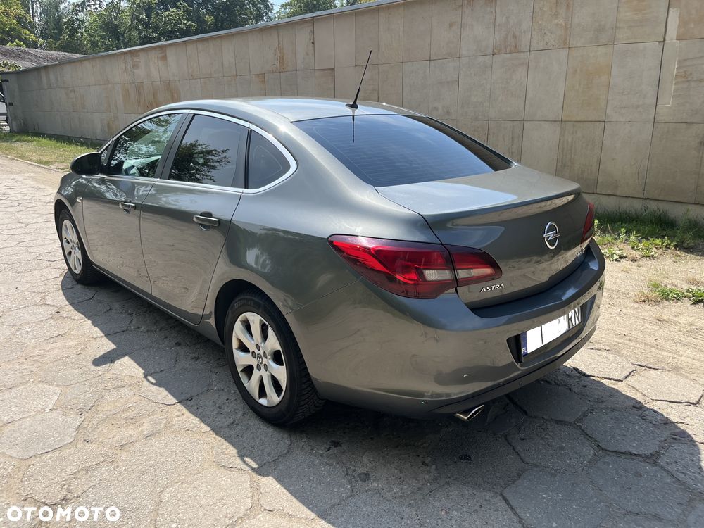 Opel Astra 1.4 T Business EU6 - 3