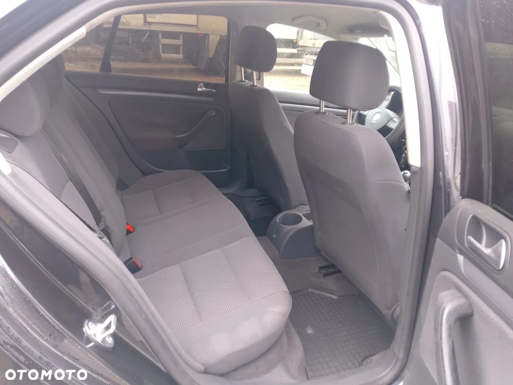 Volkswagen Jetta - 8