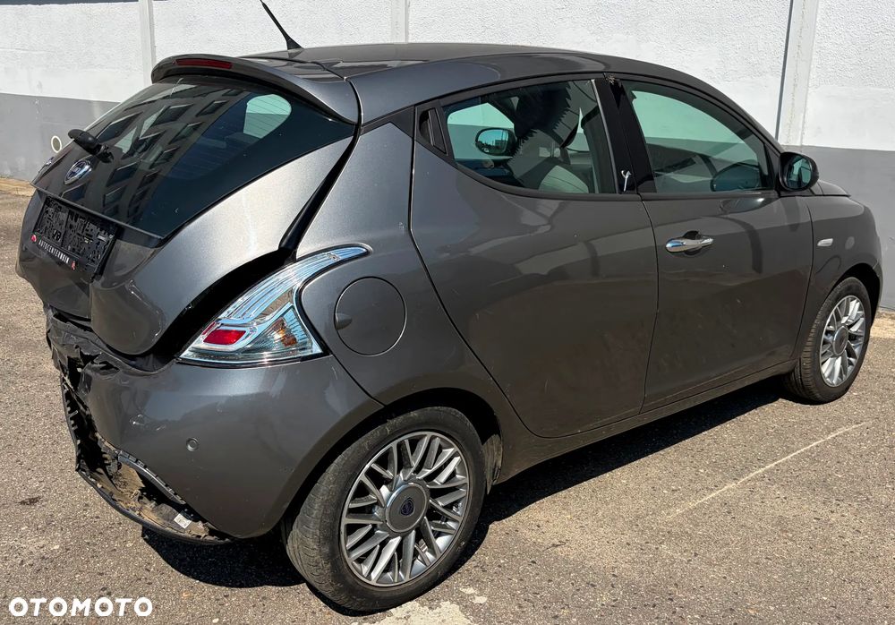 Lancia Ypsilon 1.2 8V Gold - 26