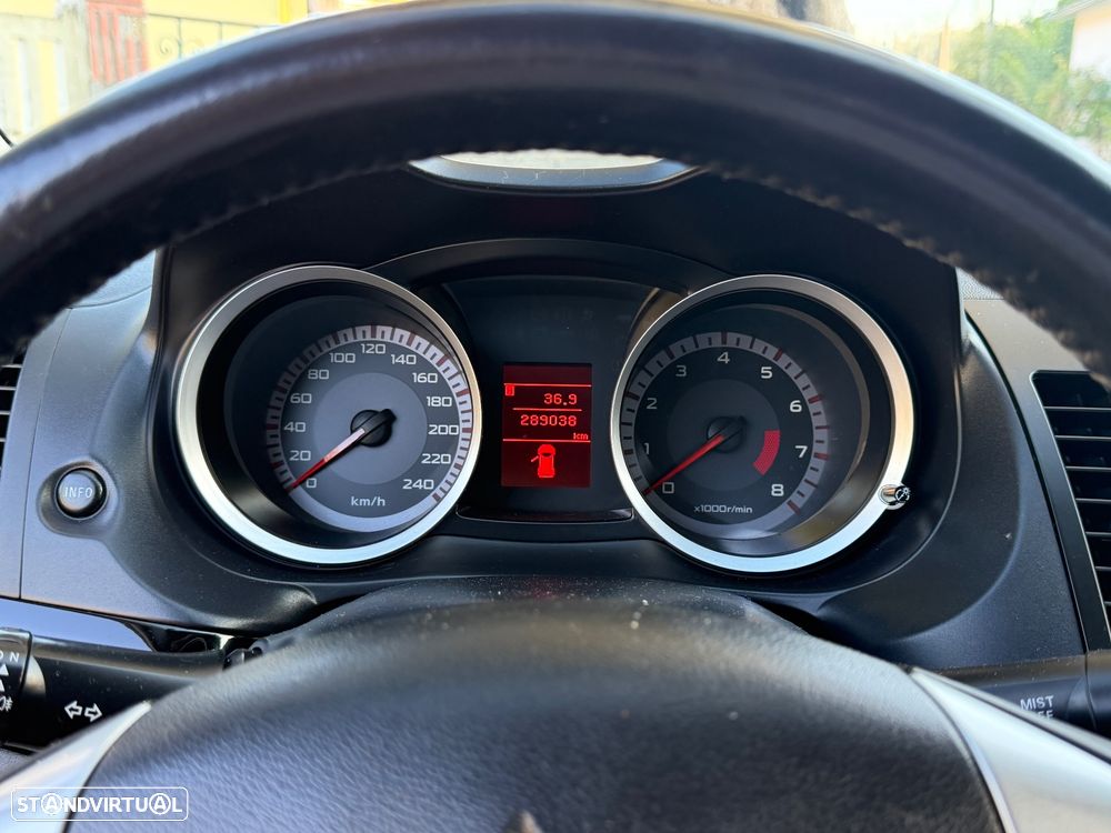 Mitsubishi Lancer - 10
