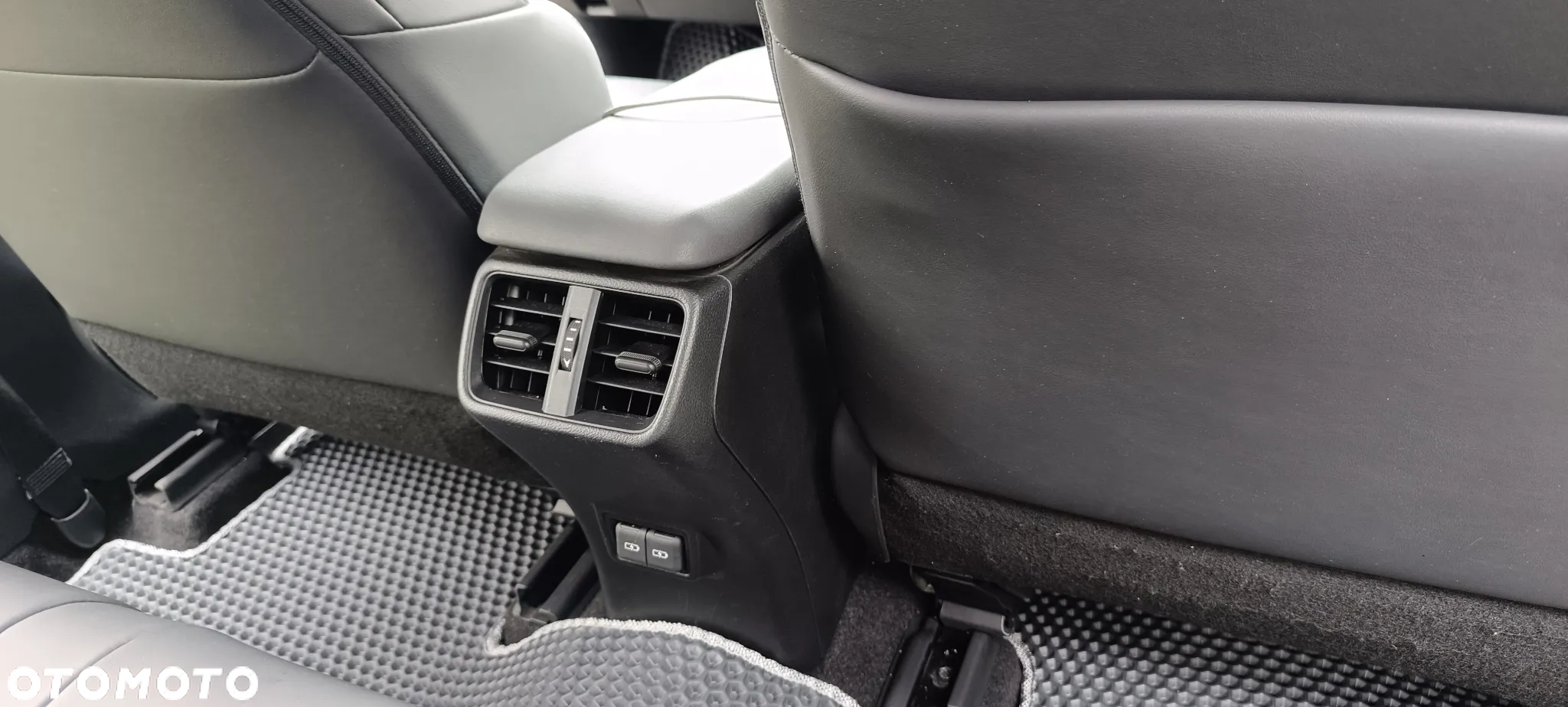 Lexus UX 250h GPF F Impression 2WD - 14