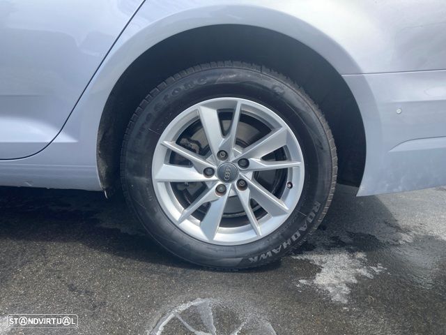 Audi A4 Avant 2.0 TDI Advance - 12