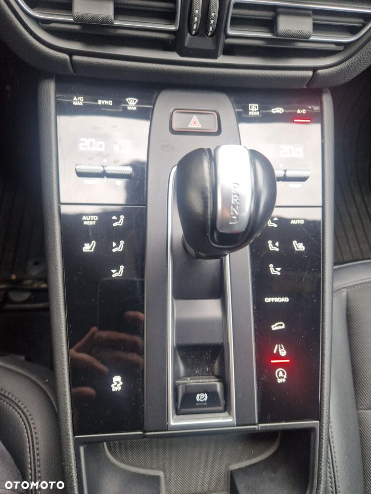 Porsche Macan T - 31