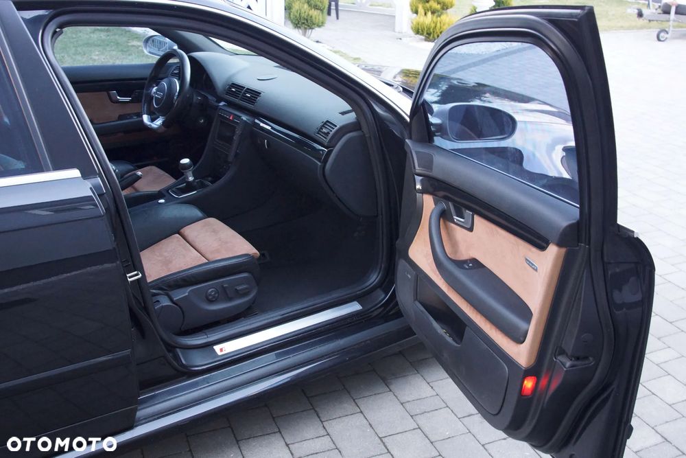 Audi RS4 Limousine - 14