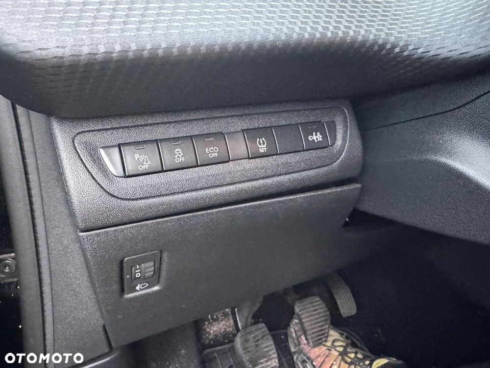 Peugeot 2008 1.6 e-HDi Allure S&S - 17