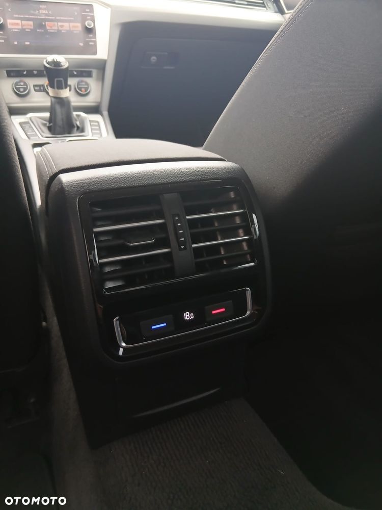 Volkswagen Passat - 13