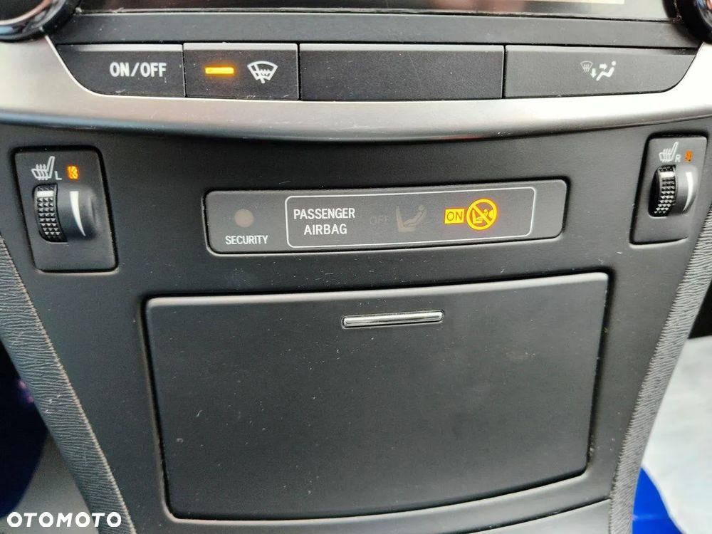 Toyota Avensis 1.6 Business Edition - 24