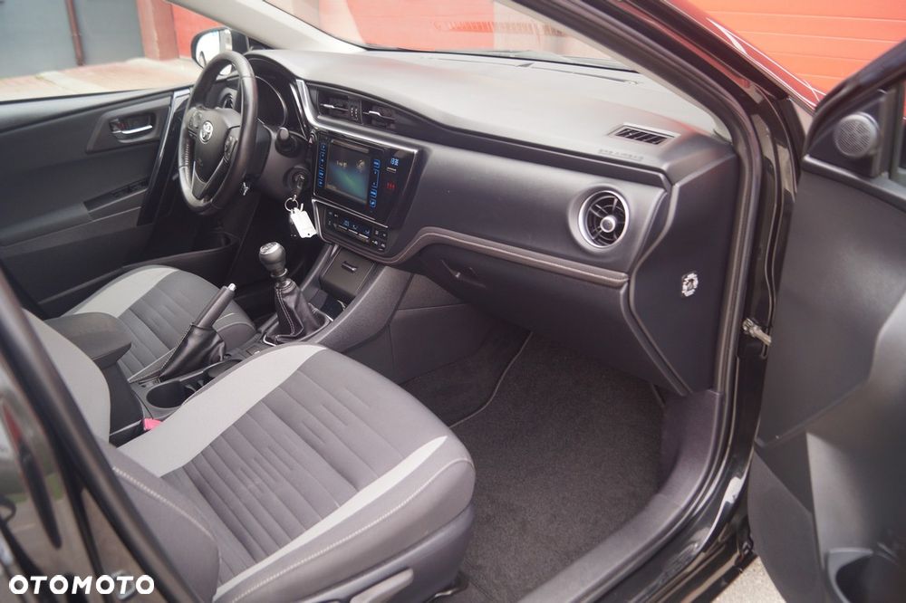 Toyota Auris 1.6 D-4D Executive - 24